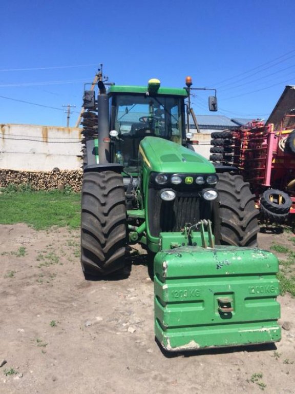 Oldtimer-Traktor des Typs John Deere 8320, Neumaschine in Біла Церква (Bild 1)