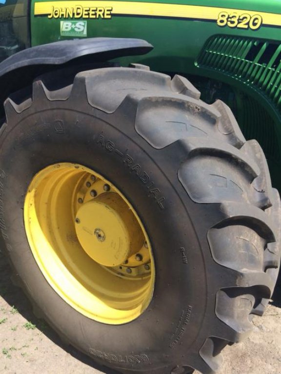 Oldtimer-Traktor des Typs John Deere 8320, Neumaschine in Біла Церква (Bild 3)