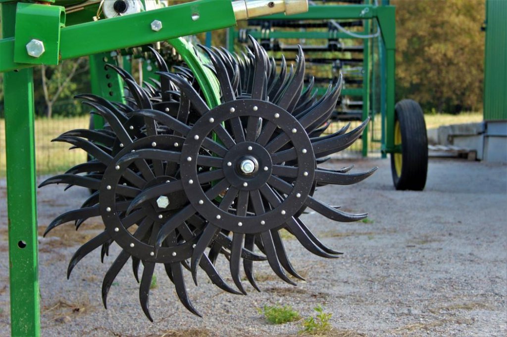 Wiesenegge des Typs John Deere 400 / 9,3,  in Кіровоград (Bild 1)