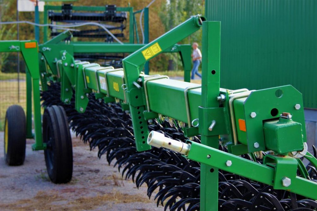 Wiesenegge des Typs John Deere 400 / 9,3,  in Кіровоград (Bild 7)