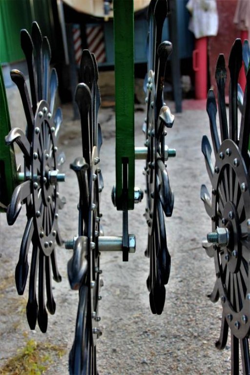 Wiesenegge des Typs John Deere 400 / 9,3,  in Кіровоград (Bild 2)