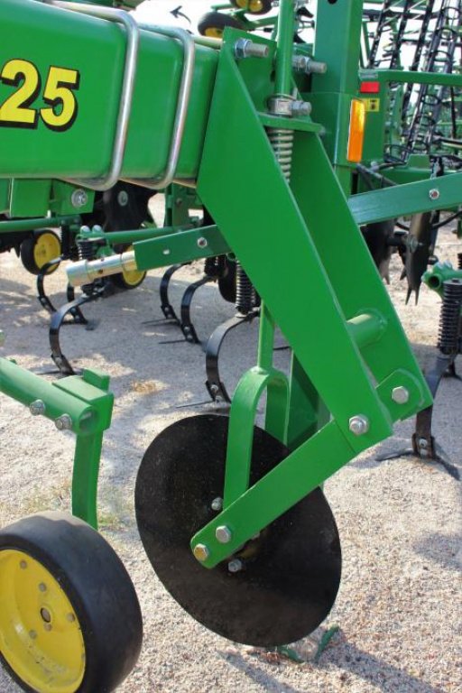 Kartoffelpflegetechnik des Typs John Deere 825,  in Кіровоград (Bild 3)