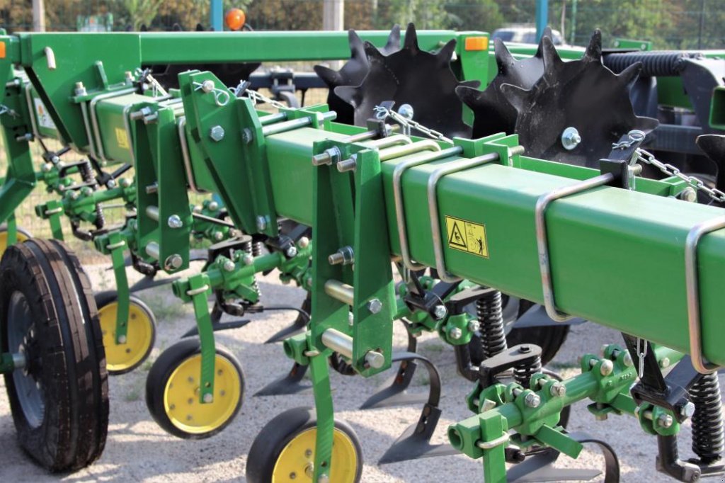 Kartoffelpflegetechnik des Typs John Deere 825,  in Кіровоград (Bild 6)