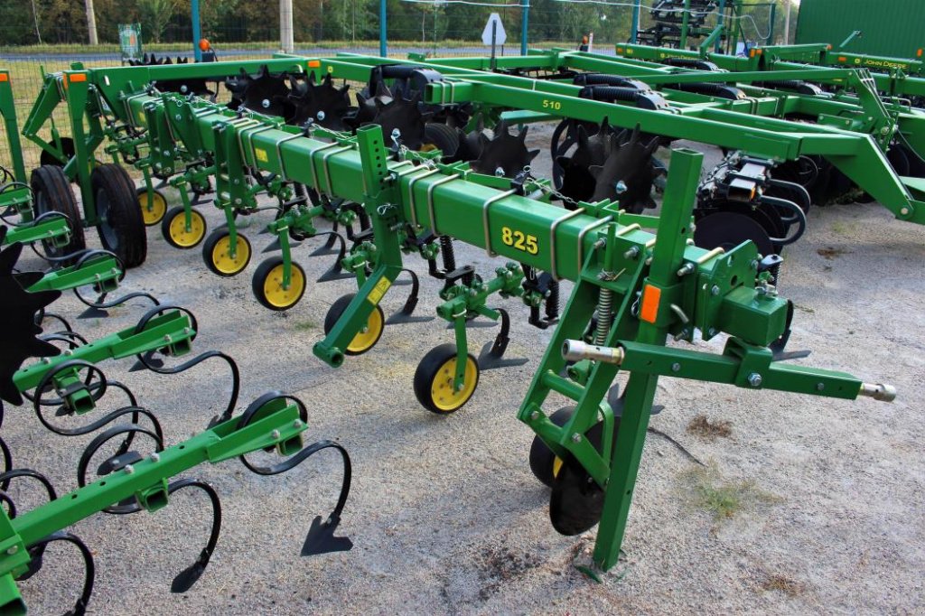 Kartoffelpflegetechnik des Typs John Deere 825,  in Кіровоград (Bild 1)