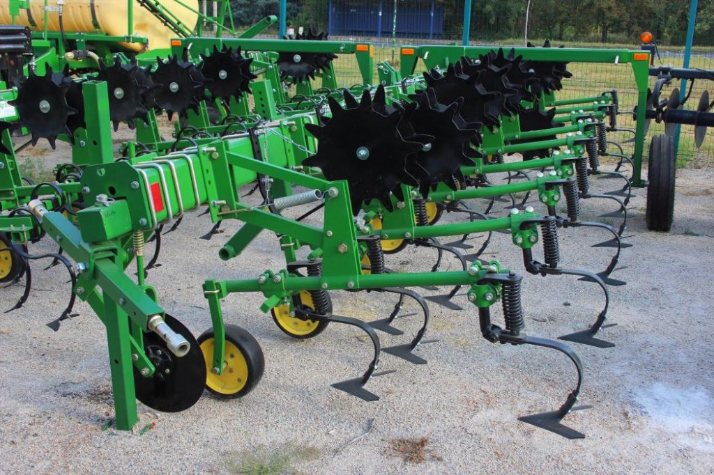 Kartoffelpflegetechnik des Typs John Deere 825,  in Кіровоград (Bild 5)