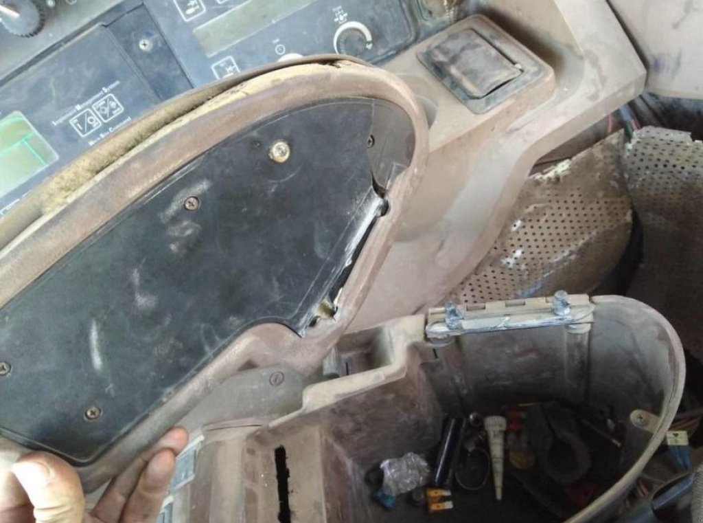 Oldtimer-Traktor des Typs John Deere 9400, Neumaschine in Київ (Bild 8)