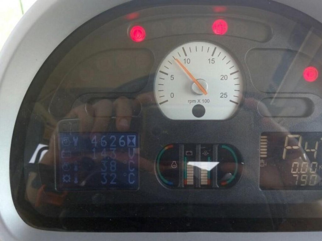 Oldtimer-Traktor des Typs CHALLENGER MT685C, Neumaschine in Київ (Bild 4)