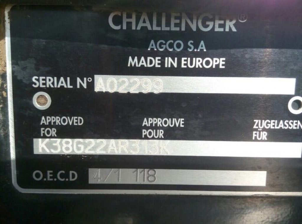 Oldtimer-Traktor des Typs CHALLENGER MT685C, Neumaschine in Київ (Bild 2)