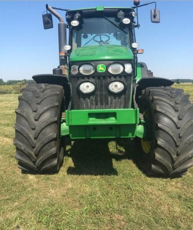 Oldtimer-Traktor des Typs John Deere 7830, Neumaschine in Черкаси (Bild 7)