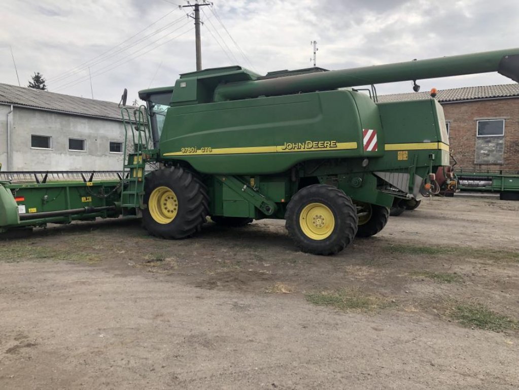 Oldtimer-Mähdrescher des Typs John Deere 9780i CTS, Neumaschine in Не обрано (Bild 4)