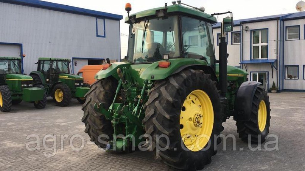 Oldtimer-Traktor des Typs John Deere 8200, Neumaschine in Горохів (Bild 3)