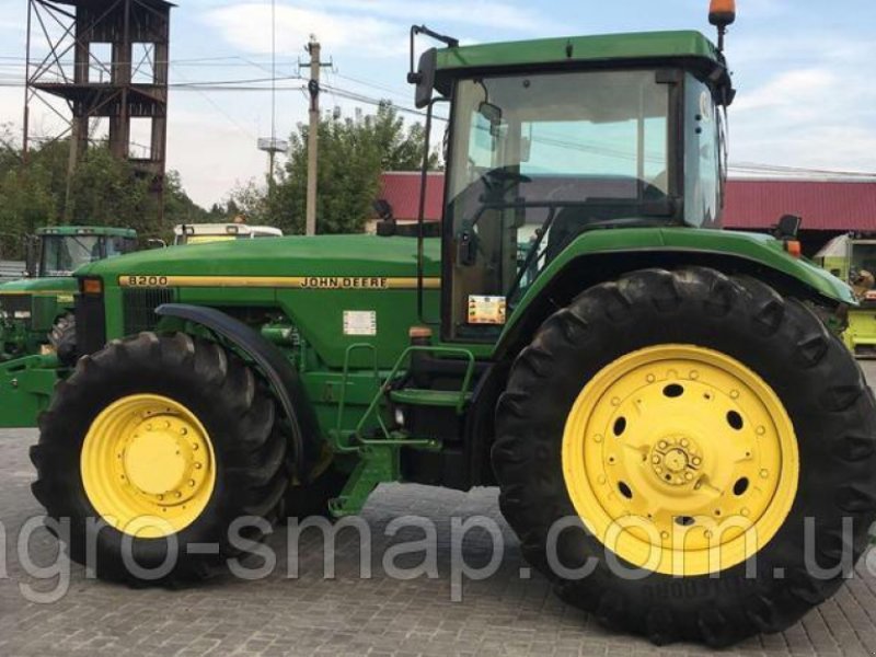 Oldtimer-Traktor des Typs John Deere 8200, Neumaschine in Горохів (Bild 1)