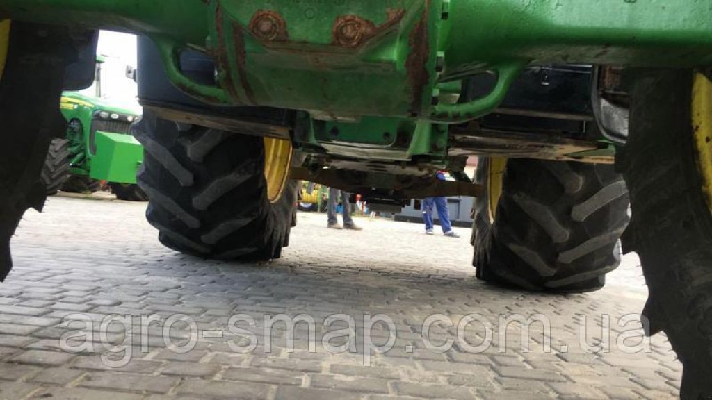 Oldtimer-Traktor des Typs John Deere 8200, Neumaschine in Горохів (Bild 2)