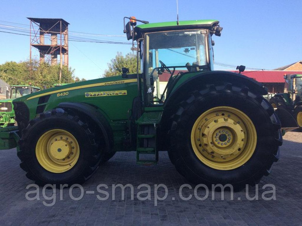 Oldtimer-Traktor des Typs John Deere 8430, Neumaschine in Горохів (Bild 5)