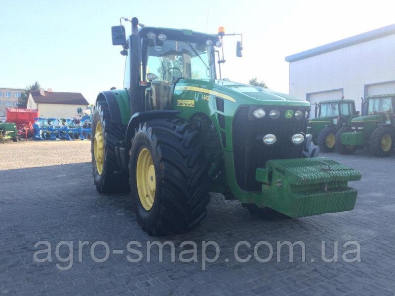 Oldtimer-Traktor des Typs John Deere 8430, Neumaschine in Горохів (Bild 1)