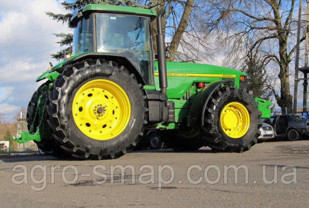 Oldtimer-Traktor des Typs John Deere 8300, Neumaschine in Горохів (Bild 7)