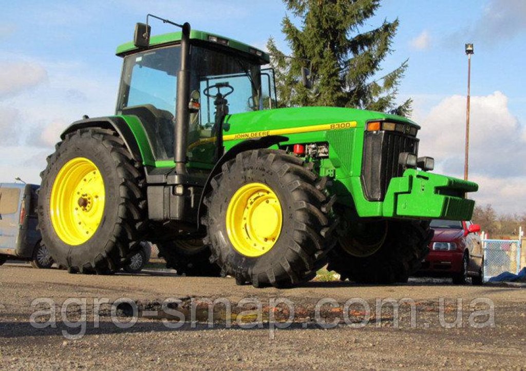 Oldtimer-Traktor des Typs John Deere 8300, Neumaschine in Горохів (Bild 10)