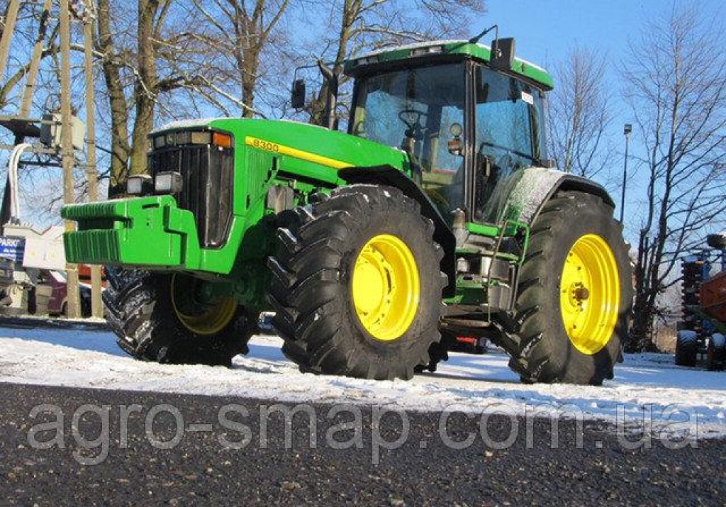 Oldtimer-Traktor des Typs John Deere 8300, Neumaschine in Горохів (Bild 1)
