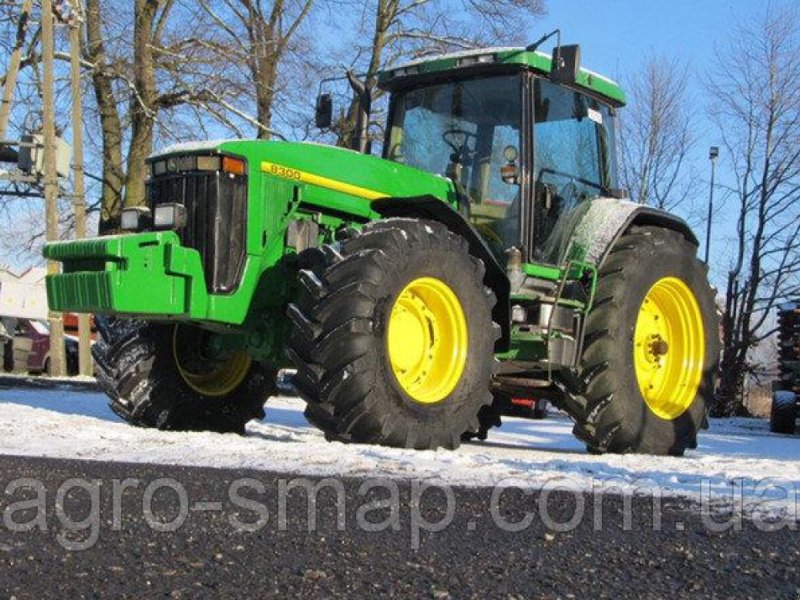 Oldtimer-Traktor des Typs John Deere 8300, Neumaschine in Горохів (Bild 1)