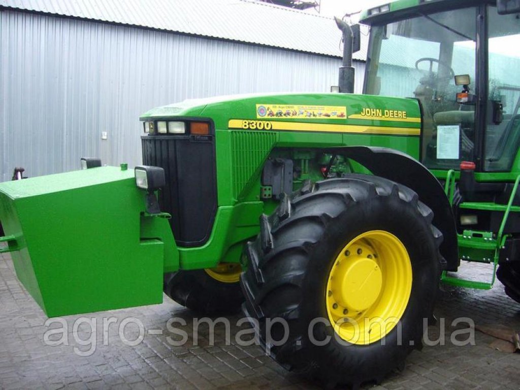 Oldtimer-Traktor des Typs John Deere 8300, Neumaschine in Горохів (Bild 9)