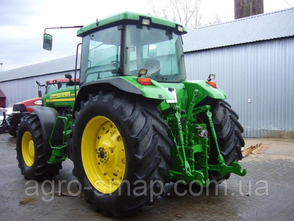 Oldtimer-Traktor des Typs John Deere 8300, Neumaschine in Горохів (Bild 8)