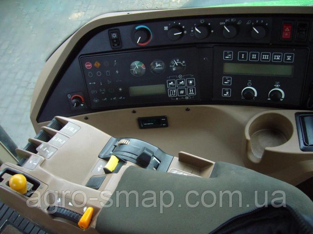 Oldtimer-Traktor des Typs John Deere 8300, Neumaschine in Горохів (Bild 10)