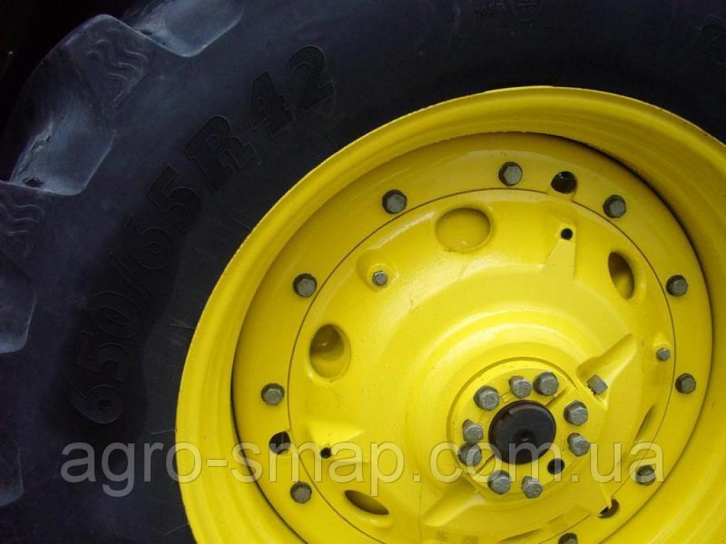 Oldtimer-Traktor des Typs John Deere 8300, Neumaschine in Горохів (Bild 4)