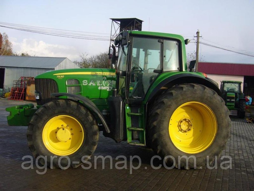 Oldtimer-Traktor des Typs John Deere 7530, Neumaschine in Горохів (Bild 4)