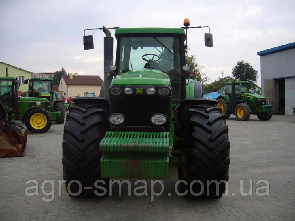 Oldtimer-Traktor des Typs John Deere 8420, Neumaschine in Горохів (Bild 5)