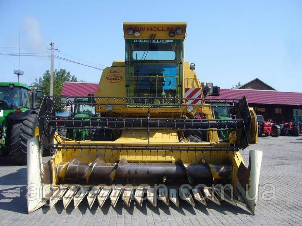 Oldtimer-Mähdrescher des Typs New Holland 8055, Neumaschine in Горохів (Bild 10)