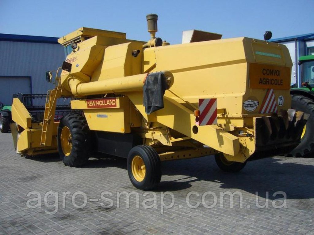 Oldtimer-Mähdrescher des Typs New Holland 8055, Neumaschine in Горохів (Bild 5)