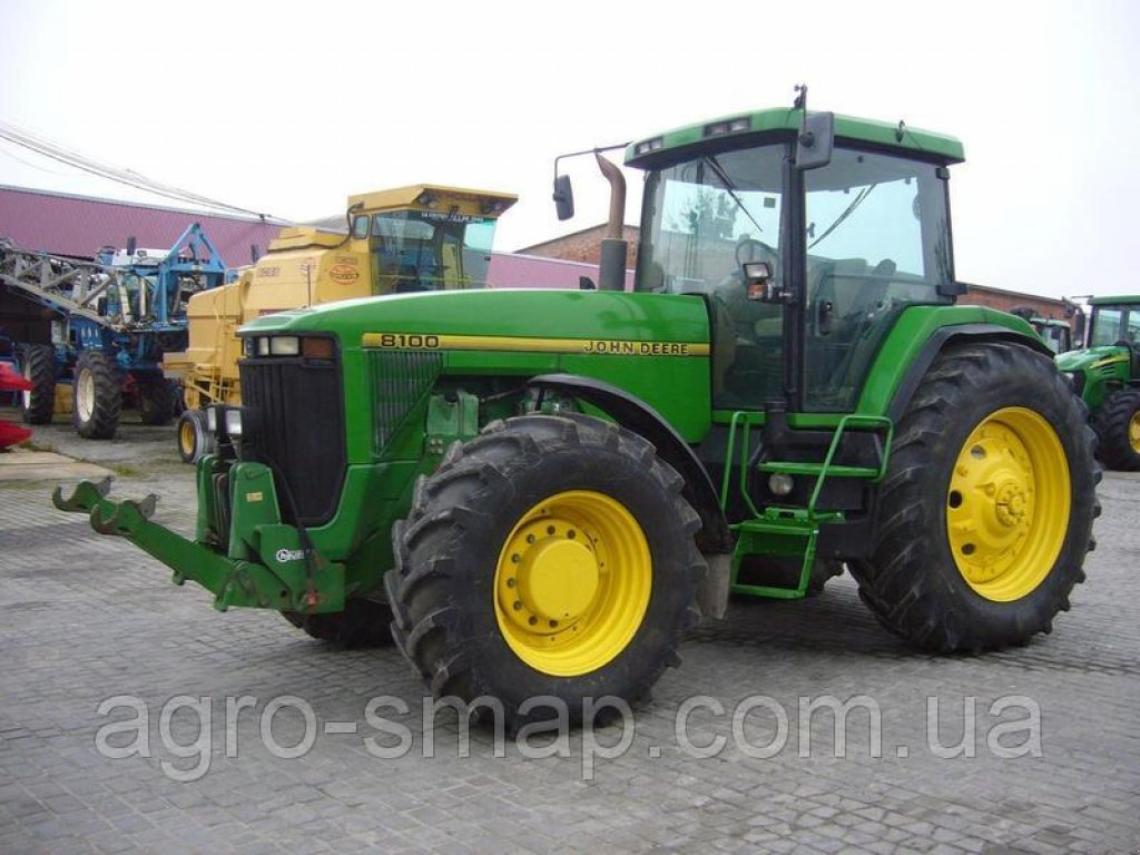 Oldtimer-Traktor des Typs John Deere 8100, Neumaschine in Горохів (Bild 8)