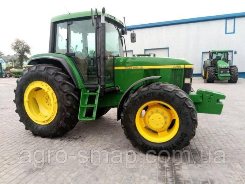 Oldtimer-Traktor des Typs John Deere 6900, Neumaschine in Горохів (Bild 1)