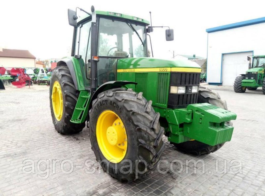 Oldtimer-Traktor des Typs John Deere 6900, Neumaschine in Горохів (Bild 7)