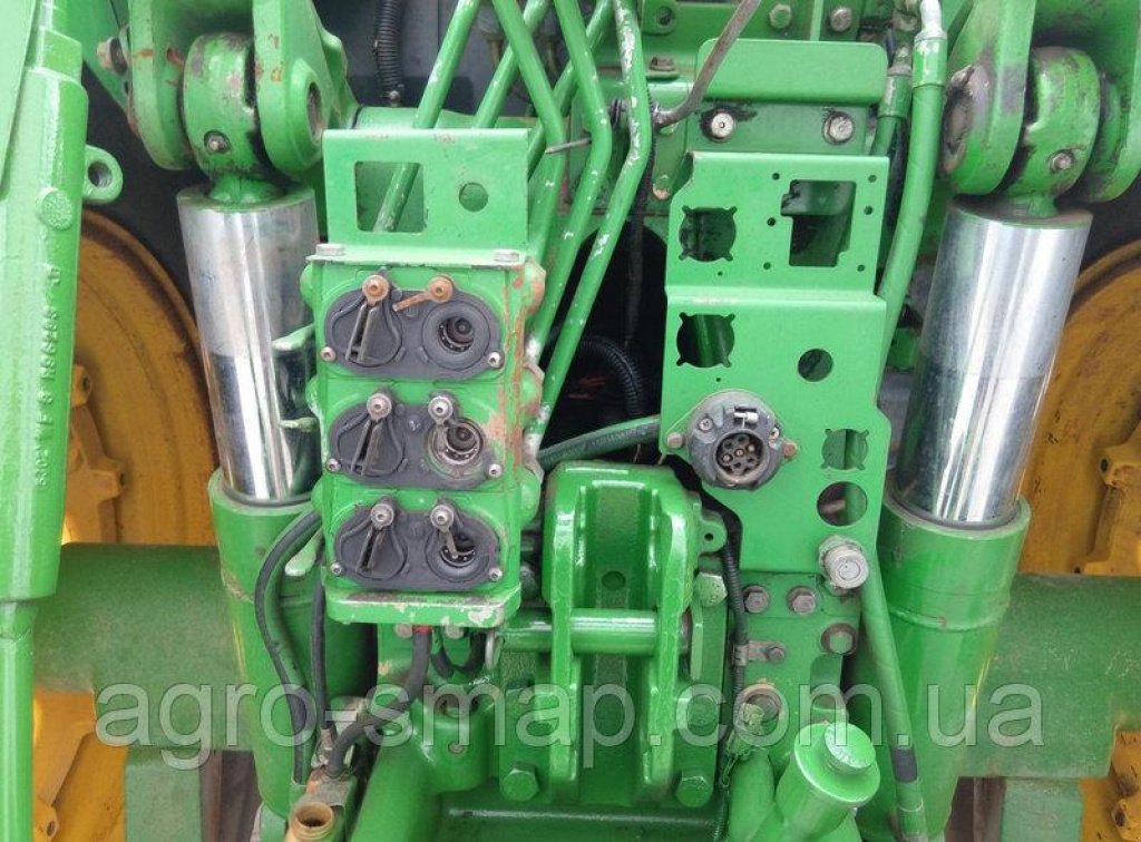 Oldtimer-Traktor des Typs John Deere 7720, Neumaschine in Горохів (Bild 4)