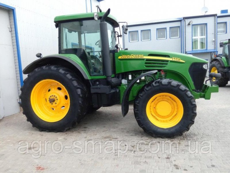 Oldtimer-Traktor des Typs John Deere 7720, Neumaschine in Горохів (Bild 1)