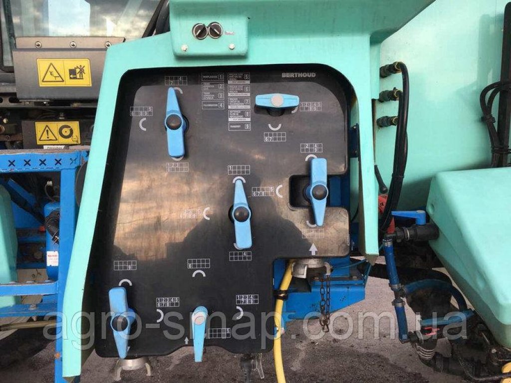 Selbstfahrspritze des Typs Berthoud Boxer 3000,  in Горохів (Bild 4)