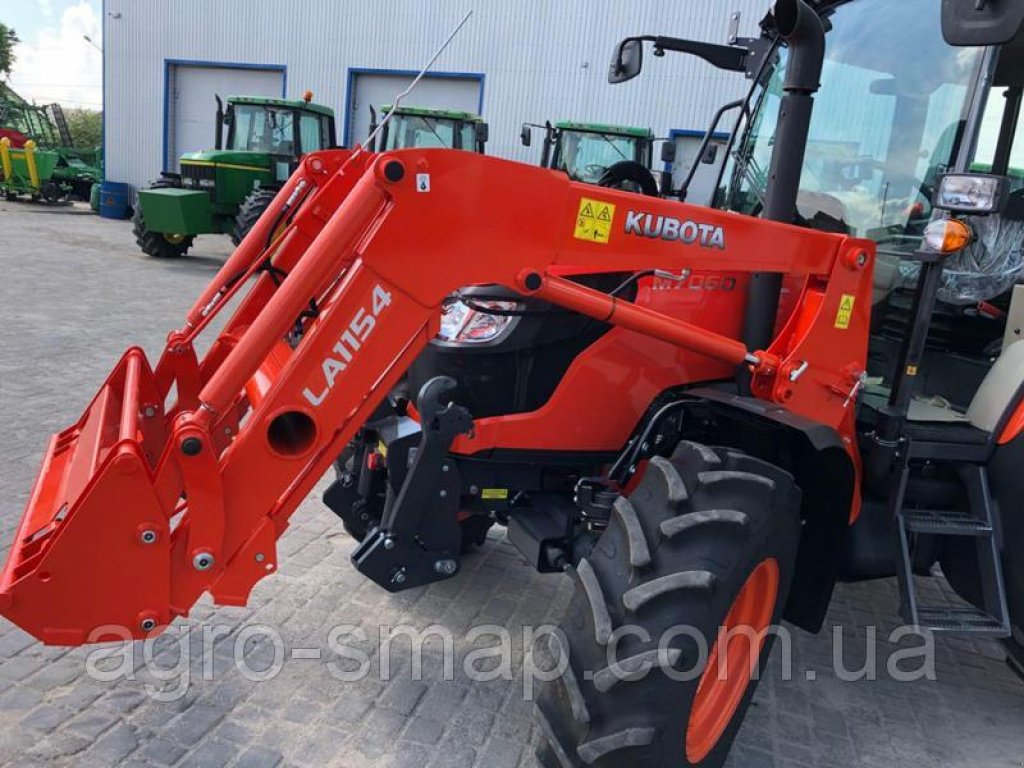 Oldtimer-Traktor des Typs Kubota M7060, Neumaschine in Горохів (Bild 3)