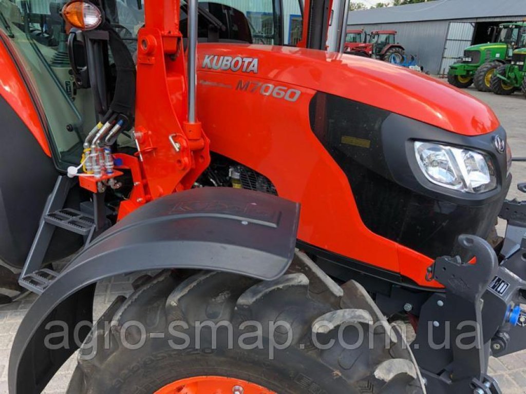 Oldtimer-Traktor des Typs Kubota M7060, Neumaschine in Горохів (Bild 4)