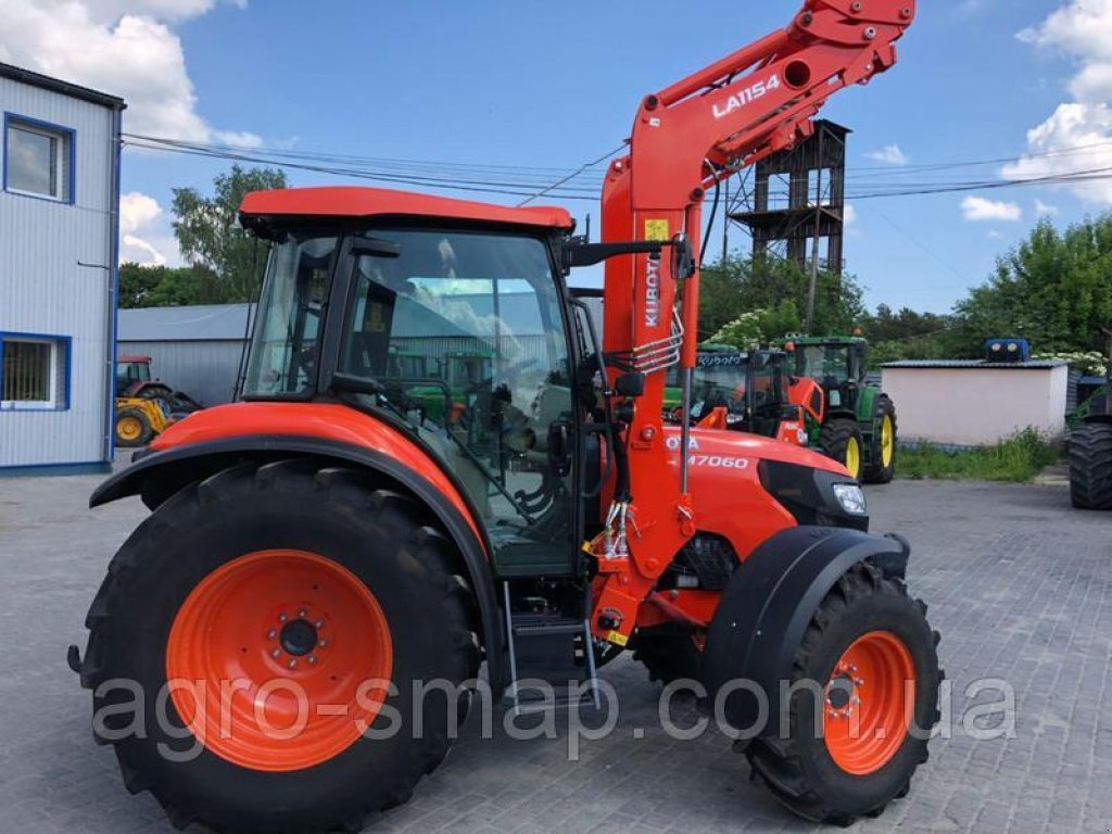 Oldtimer-Traktor des Typs Kubota M7060, Neumaschine in Горохів (Bild 10)