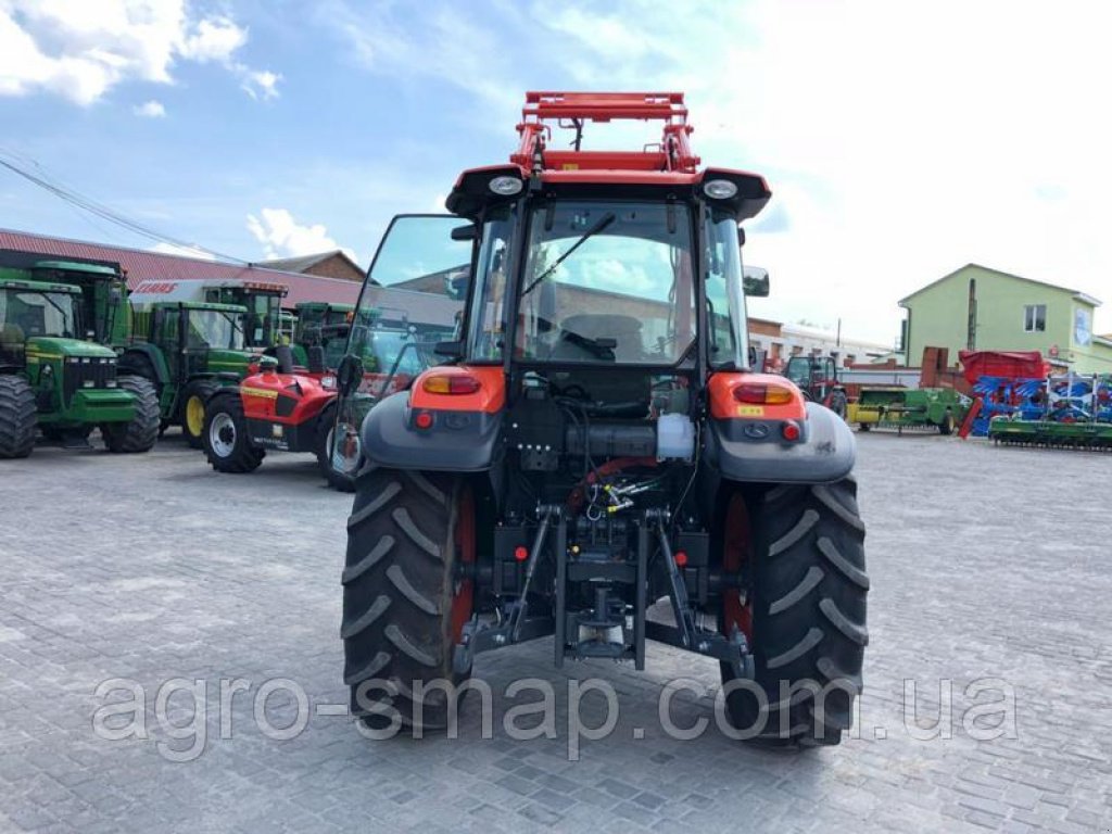 Oldtimer-Traktor des Typs Kubota M7060, Neumaschine in Горохів (Bild 9)