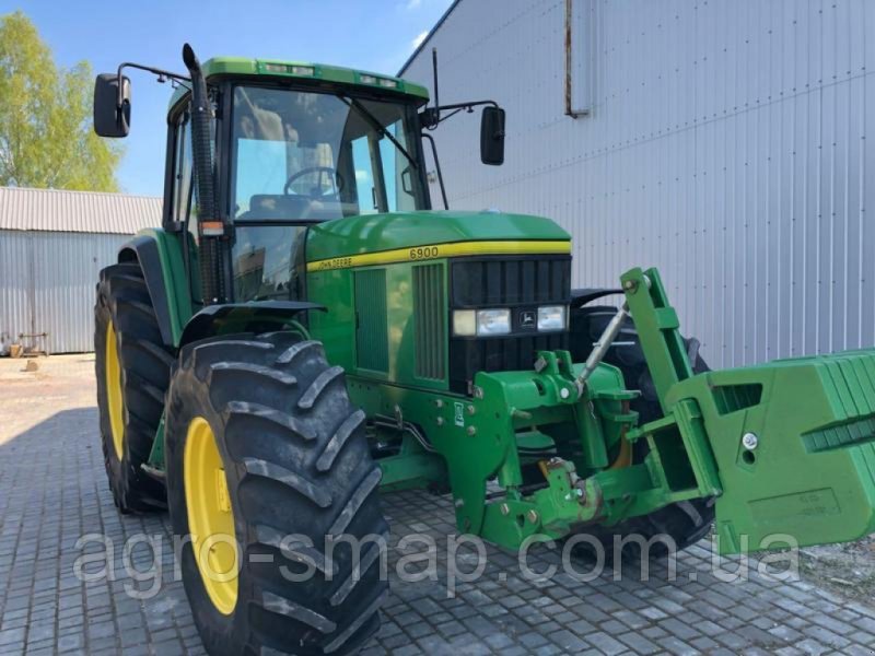 Oldtimer-Traktor des Typs John Deere 6900, Neumaschine in Горохів (Bild 1)