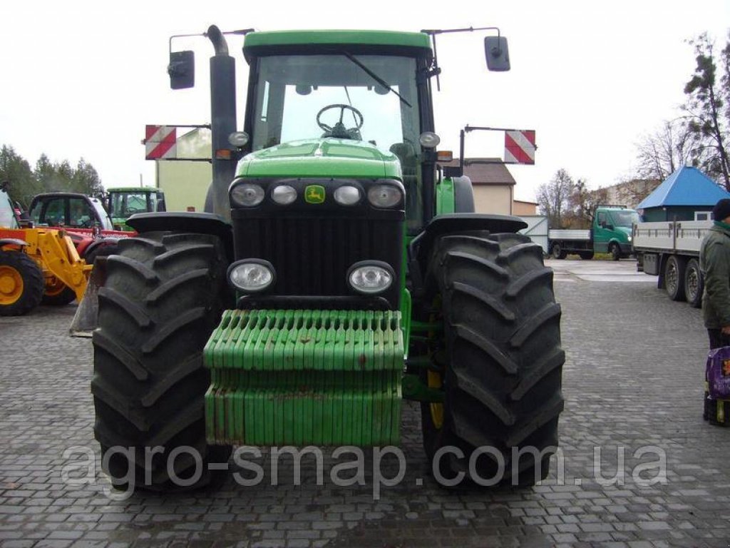 Oldtimer-Traktor des Typs John Deere 8220, Neumaschine in Горохів (Bild 9)