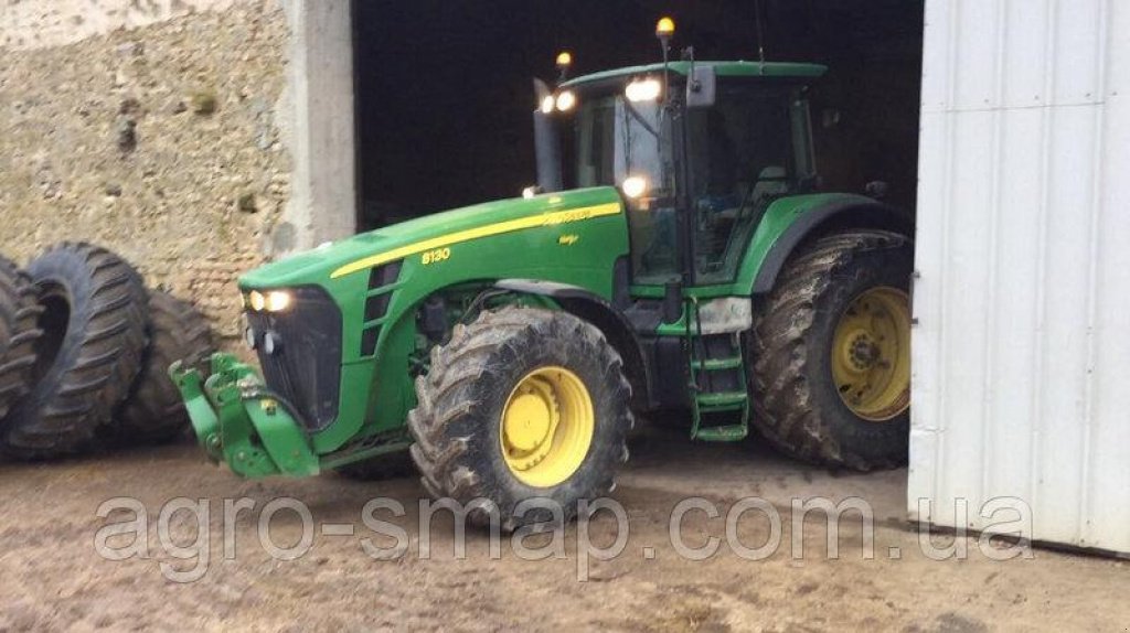 Oldtimer-Traktor des Typs John Deere 8130, Neumaschine in Горохів (Bild 1)