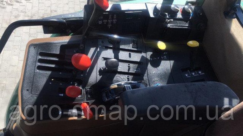 Oldtimer-Traktor des Typs John Deere 6600, Neumaschine in Горохів (Bild 3)