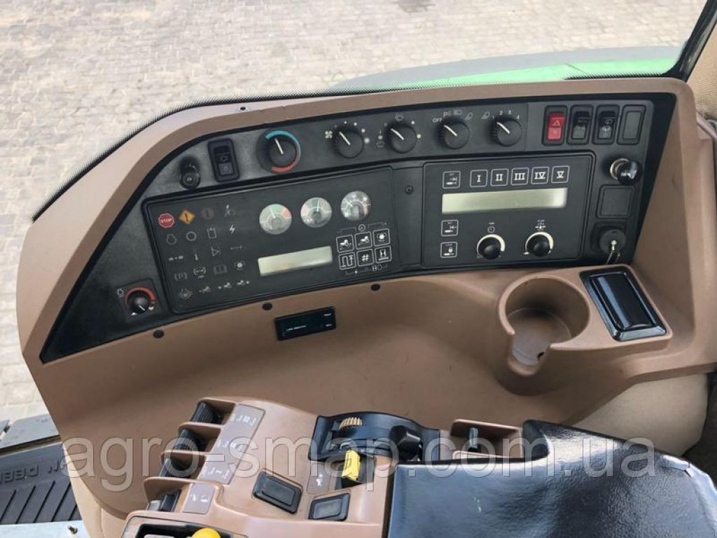 Oldtimer-Traktor des Typs John Deere 8400, Neumaschine in Горохів (Bild 7)