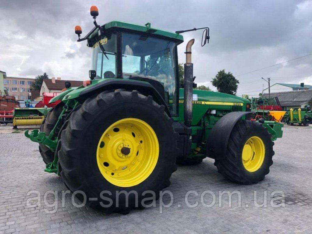 Oldtimer-Traktor des Typs John Deere 8400, Neumaschine in Горохів (Bild 8)