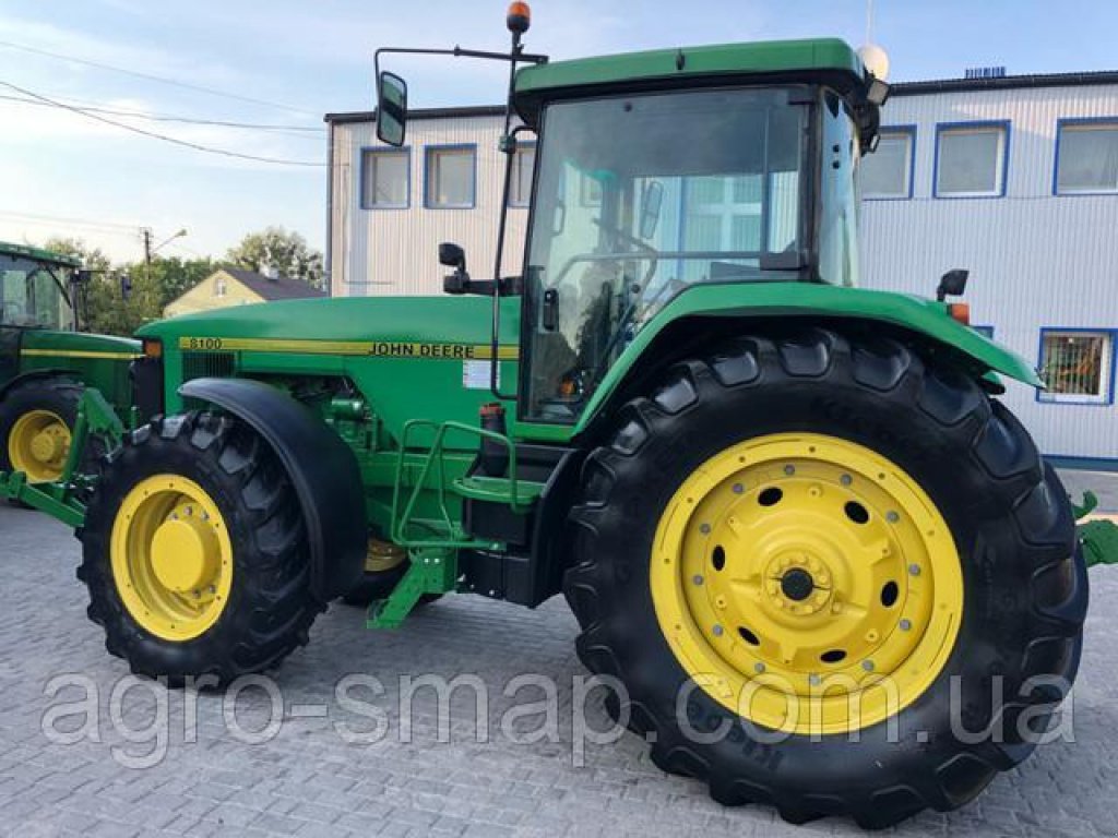 Oldtimer-Traktor des Typs John Deere 8100, Neumaschine in Горохів (Bild 5)