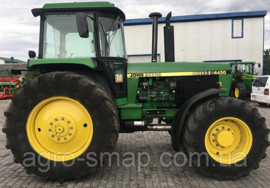 Oldtimer-Traktor des Typs John Deere 4450, Neumaschine in Горохів (Bild 7)