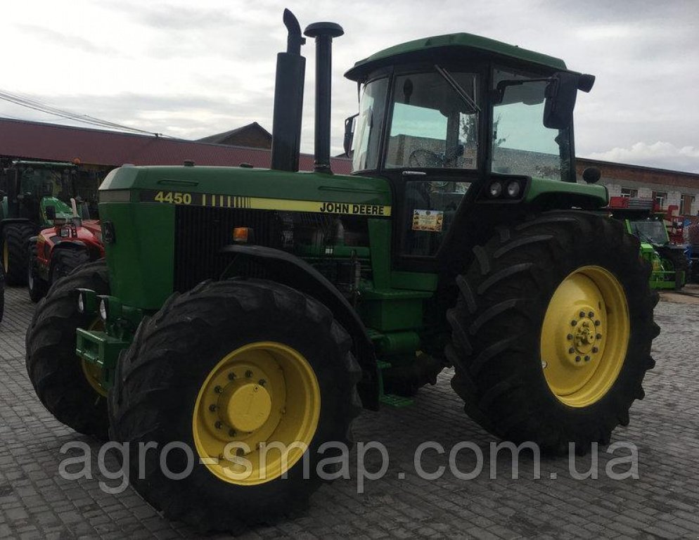 Oldtimer-Traktor des Typs John Deere 4450, Neumaschine in Горохів (Bild 10)
